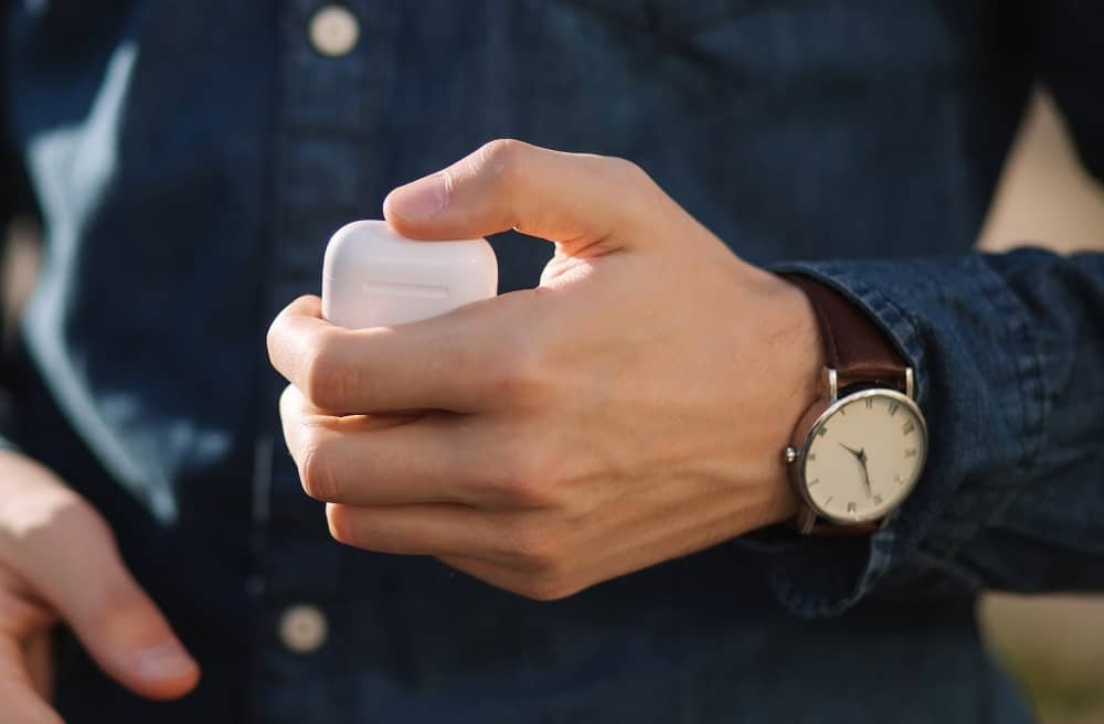 How To Maximize AirPods Battery Life -Don’t Play with The Charging Case 