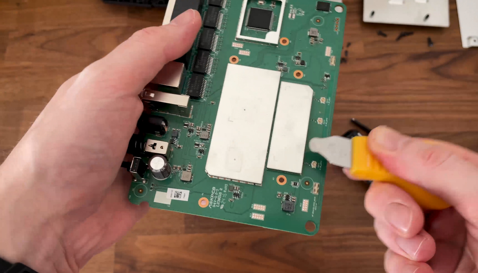 asus-tuf-gaming-be3600-teardown